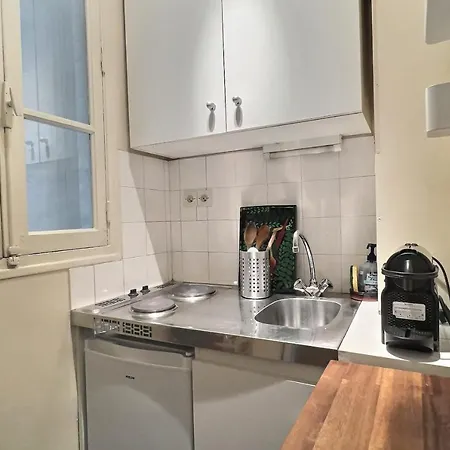 Bright 28m In The Old Halles District باريس